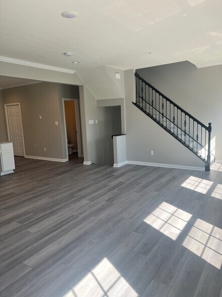 Family Room - 181 Lockheed Dr