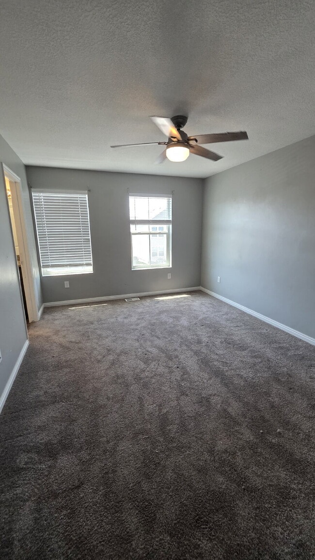 Building Photo - "Charming 3-Bed Home in Sunset with Granit...