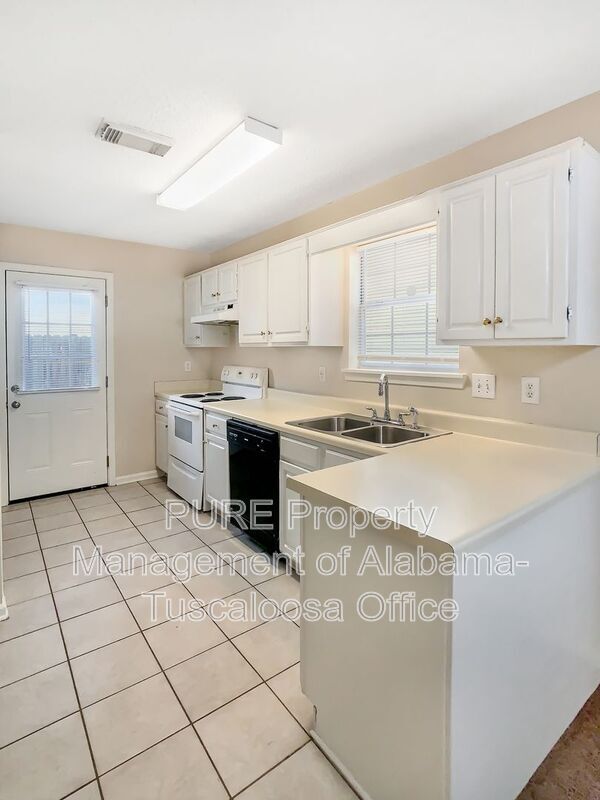 Building Photo - 1368 Southern Gardens Dr