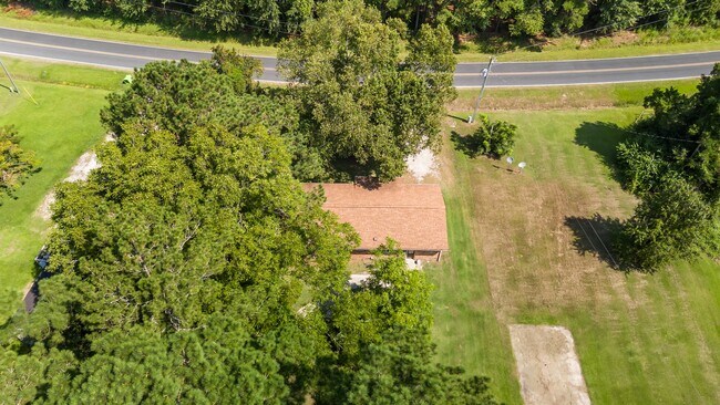 Building Photo - 1045 Scott Town Rd