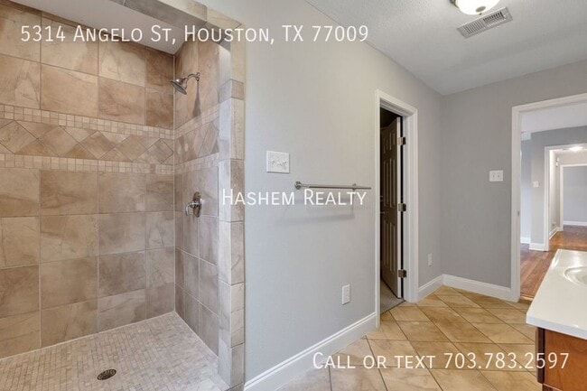 Building Photo - 5314 Angelo St