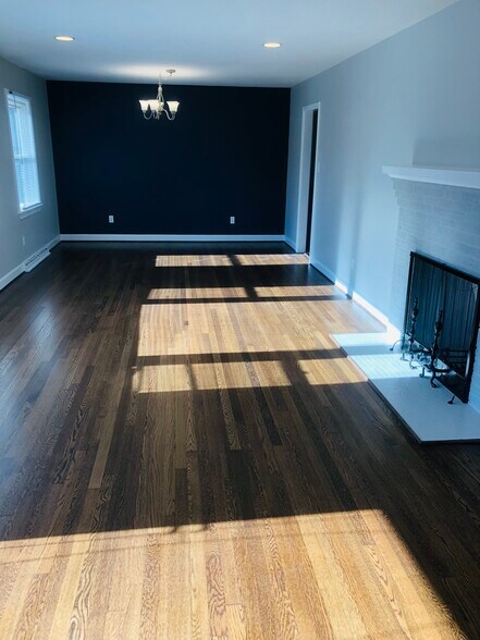 Building Photo - 1509 Peachtree Dr