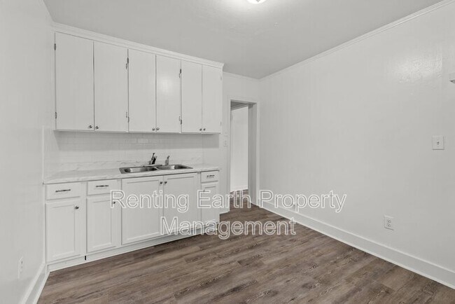 Building Photo - 4010 Vandiver Ct