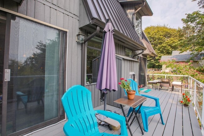 Building Photo - Lovingly Maintained with Designer Finishes...