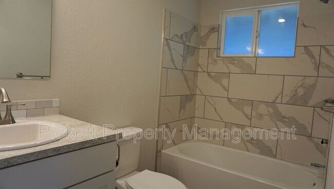 Building Photo - 917 N Cambrian Ave