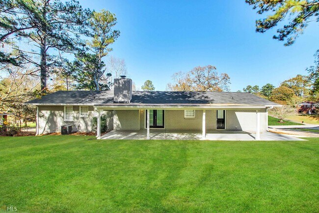 Building Photo - 3661 Collins Dr
