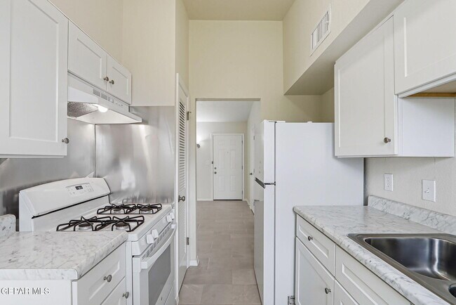 Building Photo - 5852 Wrangler Dr
