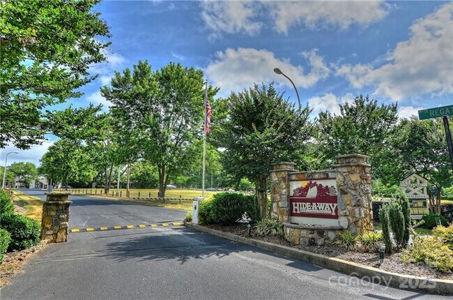 Building Photo - Waterfront Condo for Rent in the gated com...