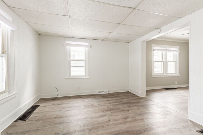 Building Photo - Spacious Rochester 3-Bedroom Home with Enclosed Porch + Backyard