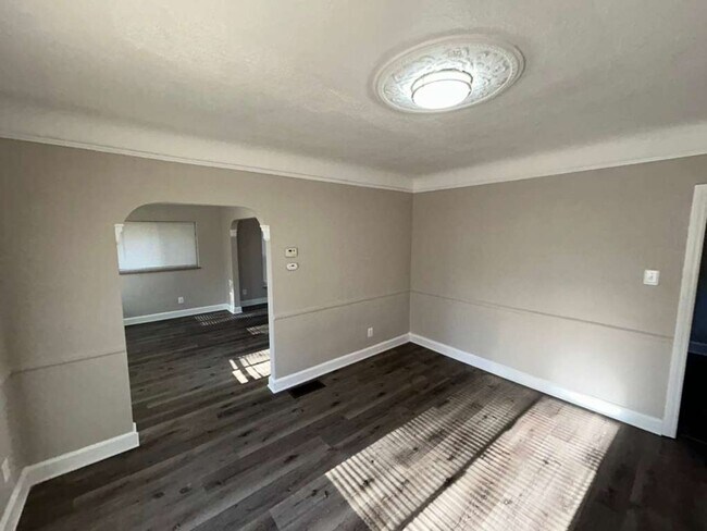 Building Photo - Beautiful Renovated Colonial