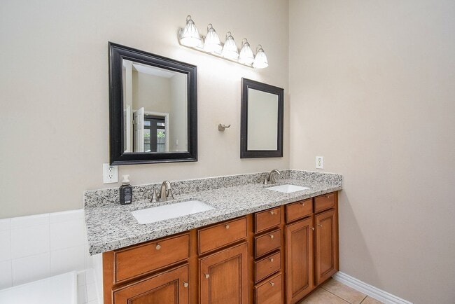 Building Photo - 28026 Rusty Hawthorne Dr