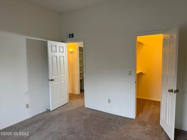 Building Photo - 5800 N Kolb Rd