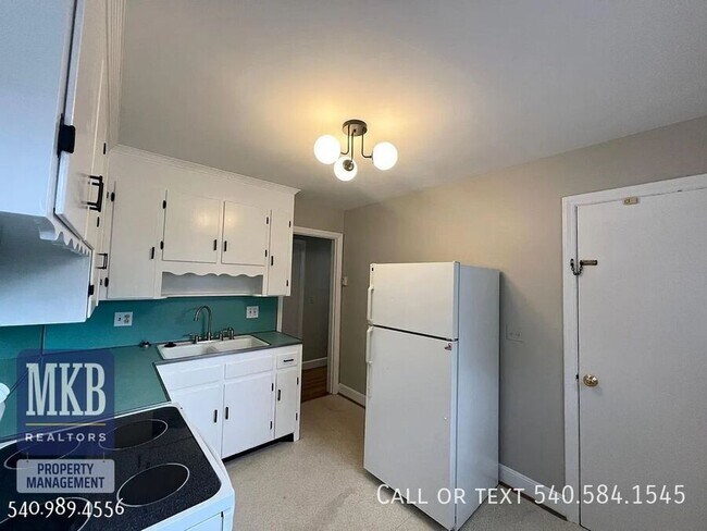 Building Photo - 2314 Wycliffe Ave SW
