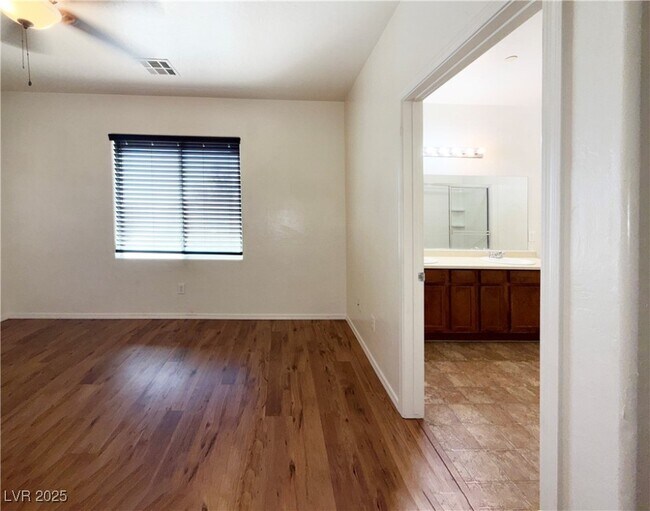 Building Photo - 6868 Sky Pointe Dr