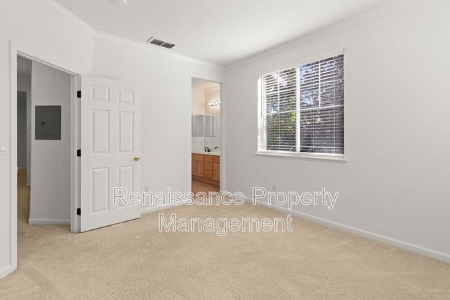 Building Photo - 4182 Glenwood Terrace
