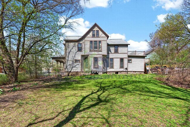 Building Photo - 410 Eastern Ave SE