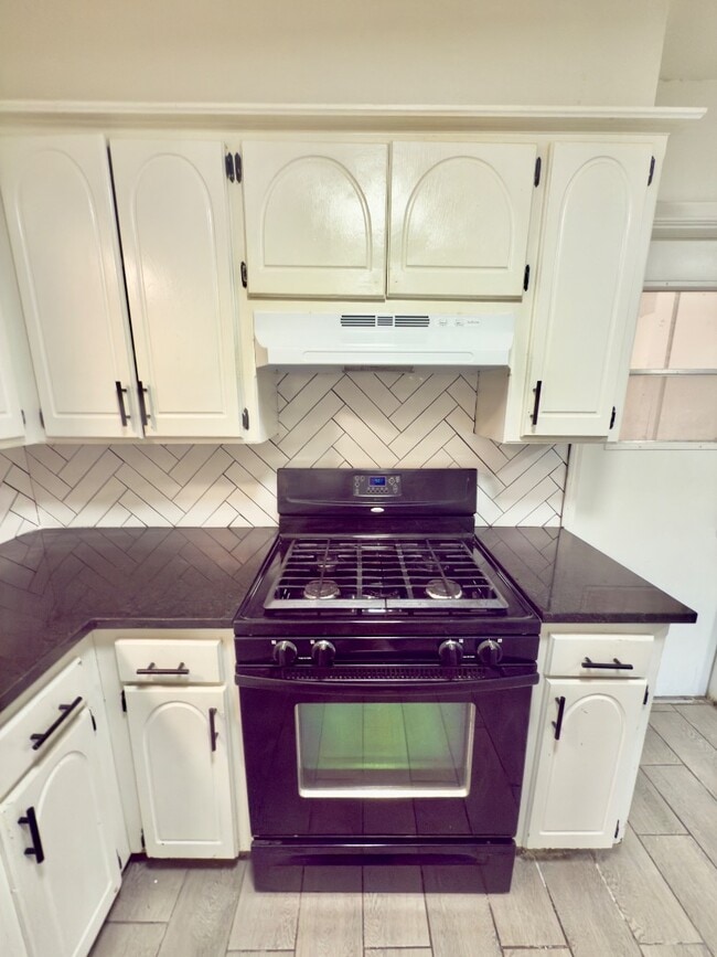 Building Photo - 4312 Meadowpark Dr