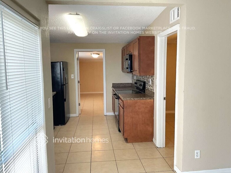 Building Photo - 1909 Yale Ave