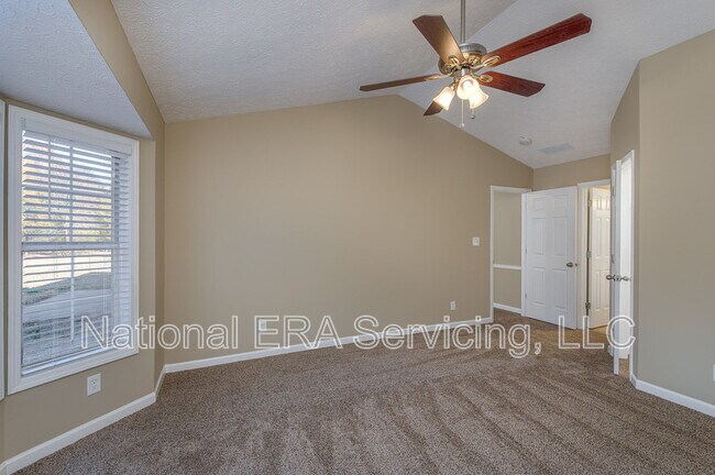 Building Photo - 35 Oak Ridge Ct