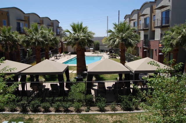 POOL - 525 W Lakeside Dr