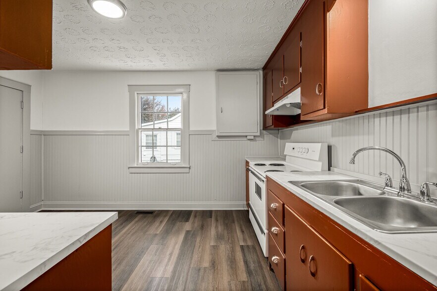 Building Photo - 308 1st Ave