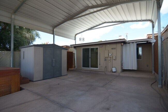Building Photo - Well Maintained 2 Bedroom 1 Bath Townhouse! East Tucson Location!