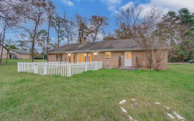 Building Photo - 523 Brandon Rd