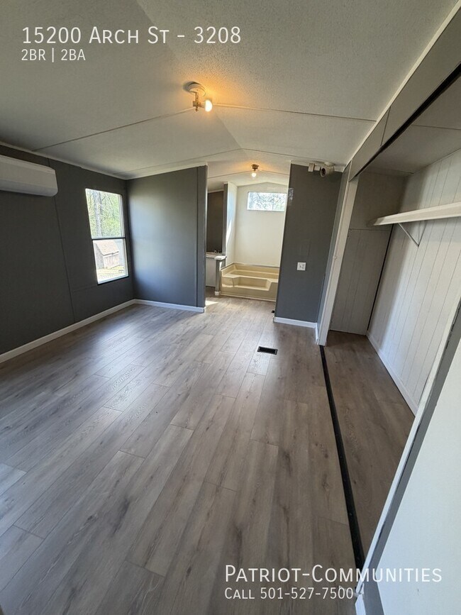 Building Photo - 15200 Arch St Pike