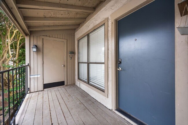 Building Photo - 5711 Sugar Hill Dr