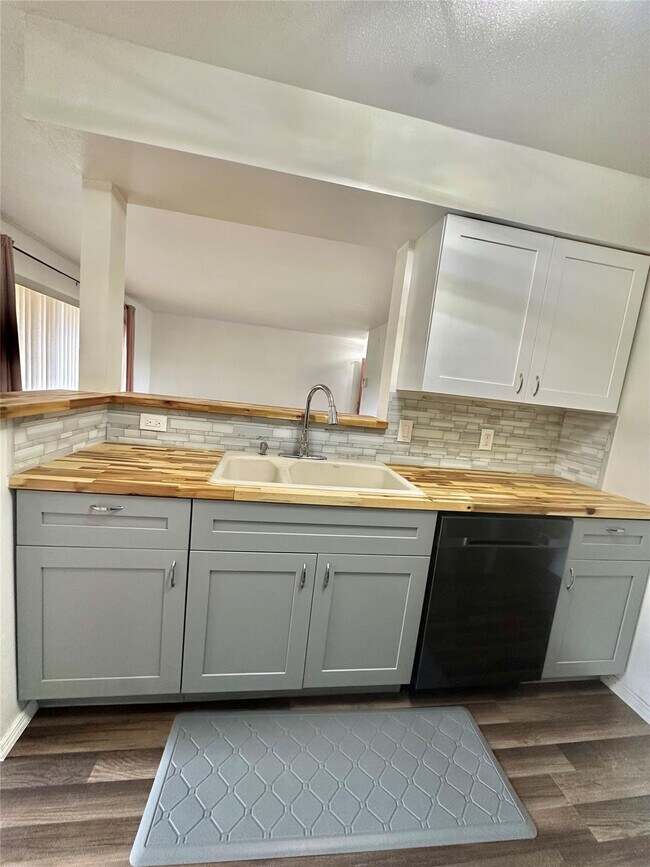 Building Photo - 2371 NW 33rd St