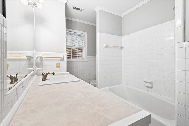 Building Photo - Available 5/9! Charming & Convenient Brick Ranch