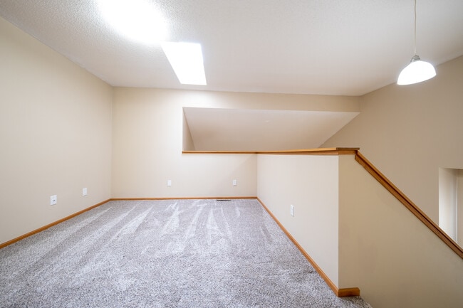 Building Photo - 2750 Mallard Dr