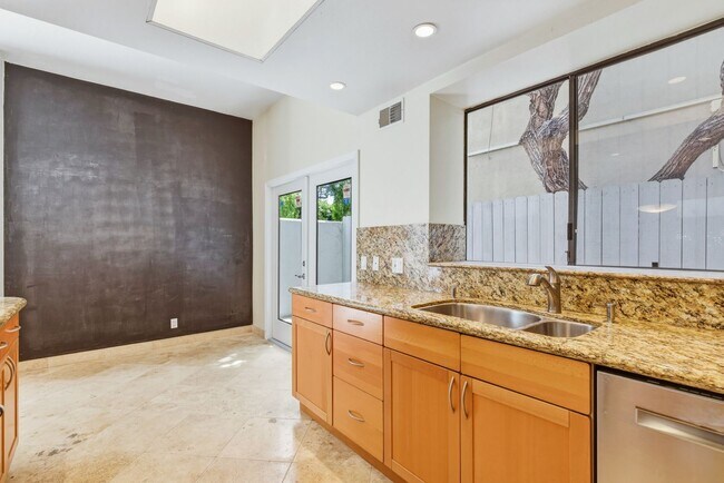 Building Photo - Paradise Condos