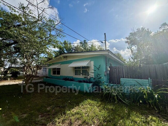Building Photo - 4721 E Castlewood Dr