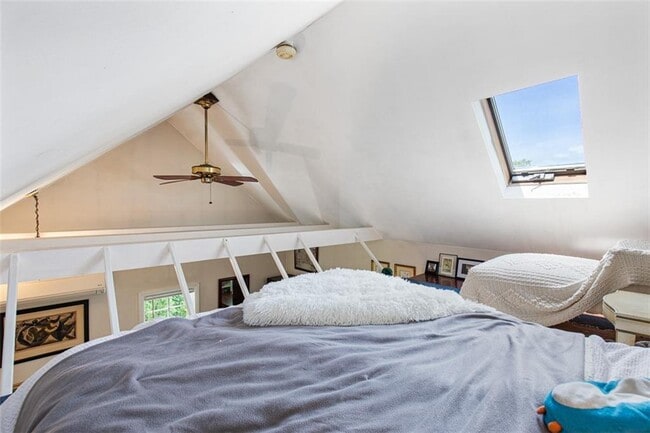 Building Photo - 74 3rd St