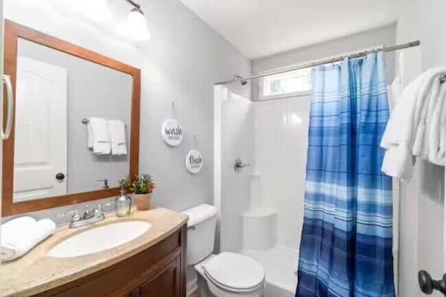 Building Photo - 206 E Street-ID1367376P