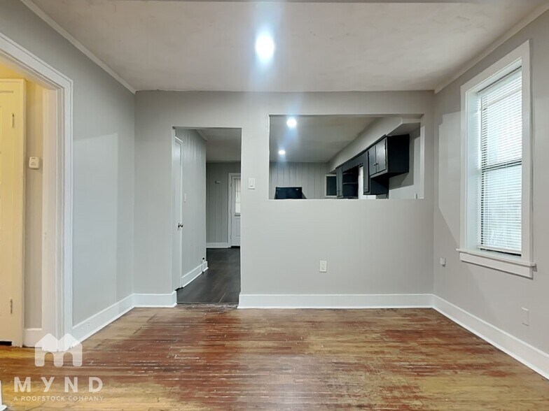 Building Photo - 2325 Riley Ave