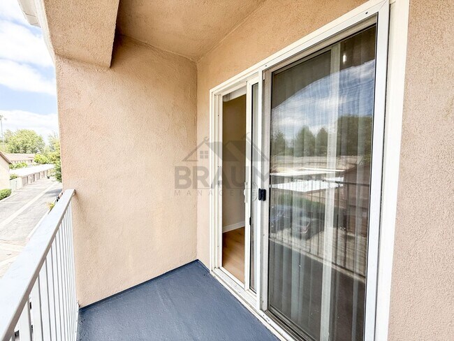 Building Photo - 7323 Winnetka Ave