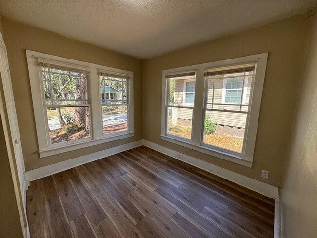 Building Photo - 134 N Carlen St