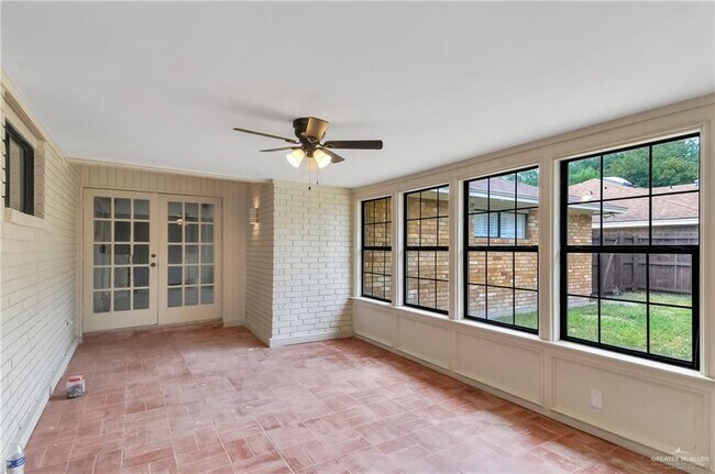 Building Photo - 413 W Jonquil Ave