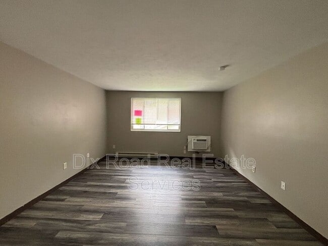 Building Photo - 739 Trumbull St