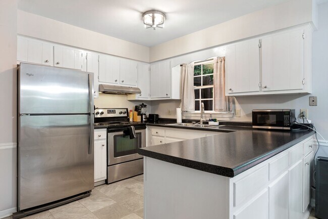 Building Photo - 6716 Glendower Rd
