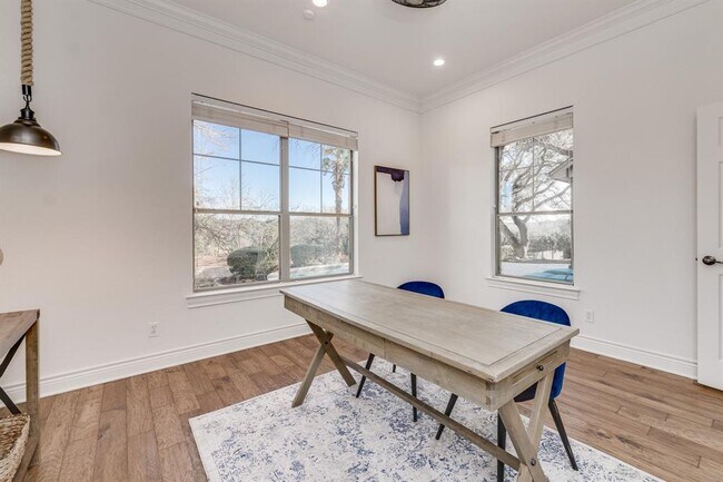 Building Photo - 132 Lakeway Dr
