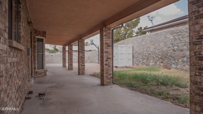 Building Photo - 4521 R L Shoemaker Dr