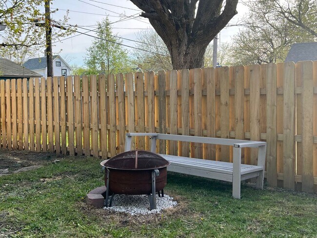Building Photo - Detroid Shoreway Renovated  4 Bedroom, 2 Bath House with Detached Garage