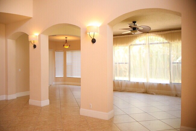 Building Photo - 10345 Medicis Pl