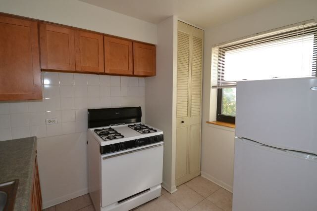 Building Photo - 503 W Briar Pl