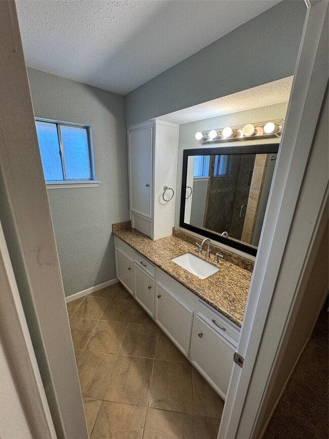 Building Photo - 171 Bluebonnet St