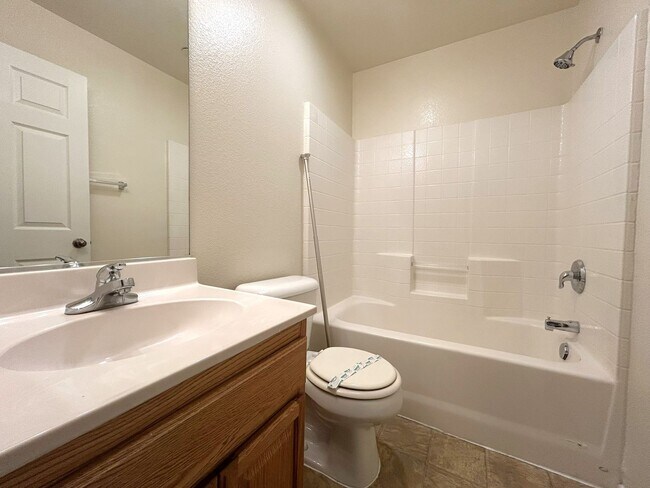 Building Photo - Two-Story 3-Bedroom Condo in Orange Gardens HOA!