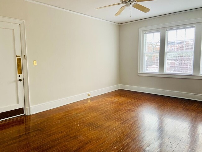 Building Photo - 1 BR, 3rd floor Apartment in Downtown Greensboro, Water & Heat Included